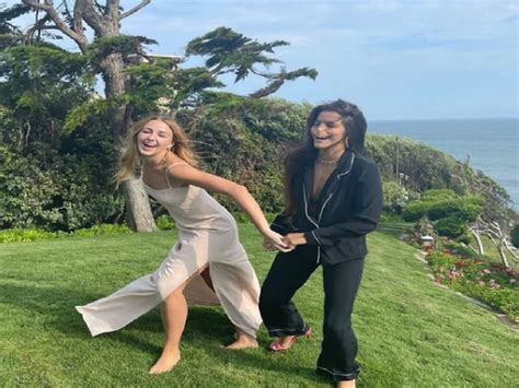 chloé lukasiak relationship